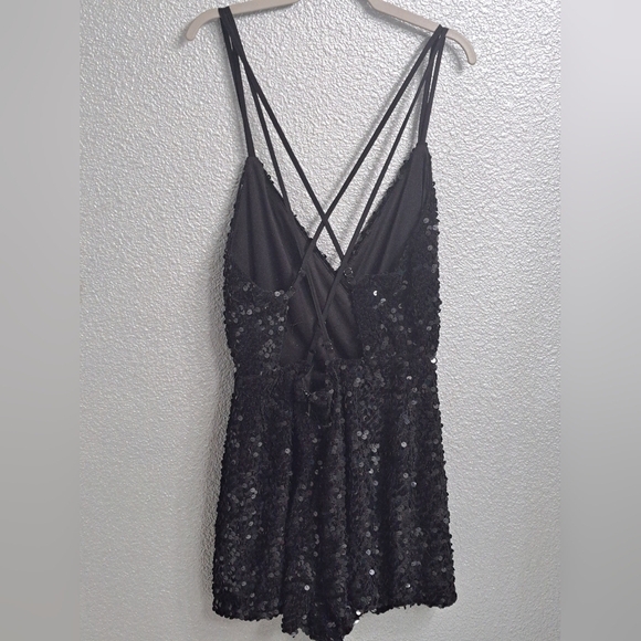 Black Sequin Romper With Adjustable Cross Straps Size L - Picture 4 of 8